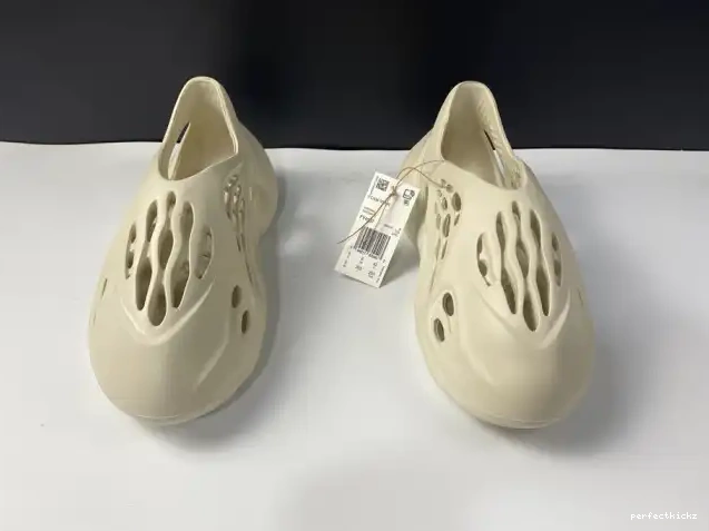 Foam RNNR FY4567 Sand Adidas Yeezy 0508